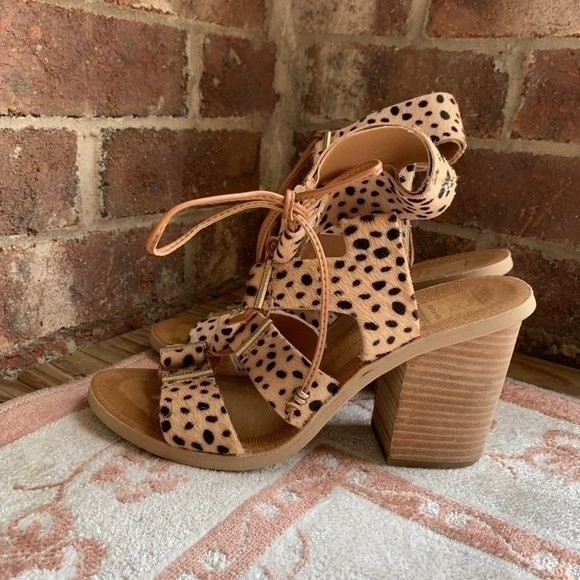 Dolce Vita Women's Shoes Leopard Print Calf Hair Luci Sandals Size 9 - Picture 2 of 9